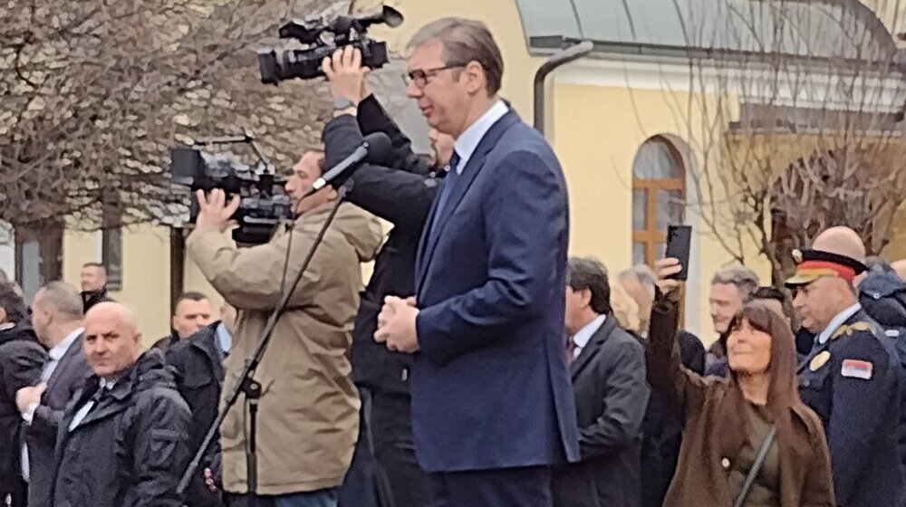 Aleksandru Vučiću kragujevačka Plaketa Svetog Đorđa: Gradonačelnik nagradio predsednika zbog zaštite životne sredine 1