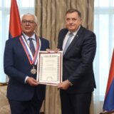 "Andrija Mandić dostojan": Milorad Dodik dodelio Orden časti sa zlatnim zracima 9