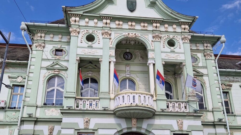 Ustavna žalba LSV zato što zastave Vojvodine ne vijore u Zrenjaninu 1
