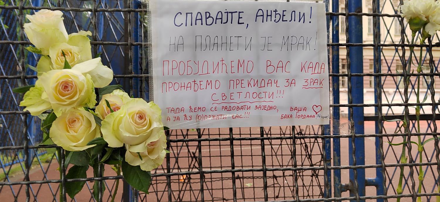 Ne bi trebalo da se ćuti o tragediji u školi na Vračaru: Sagovornici Danasa savetuju roditelje učenika 2 Ne bi trebalo da se ćuti o tragediji u školi na Vračaru: Sagovornici Danasa savetuju roditelje učenika 2