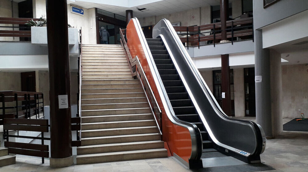 SSP traži da se poprave pokretne stepenice na železničkoj stanici u Užicu 1
