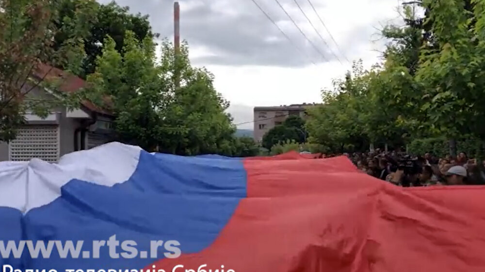 KosSev: Sa zvečanske tvrđave skinuta srpska zastava 1