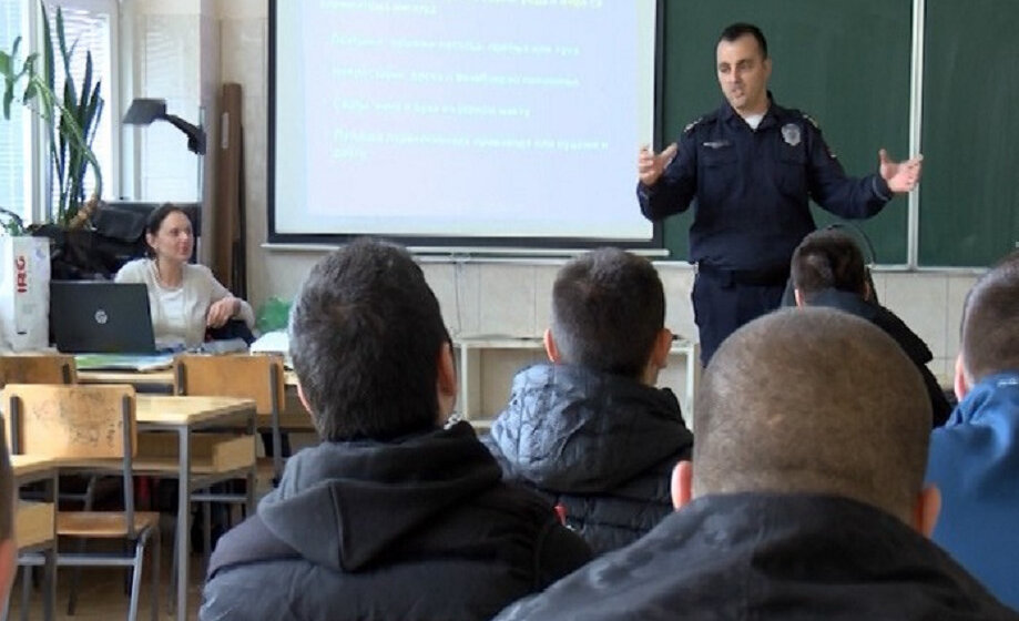 Tribine o bezbednosti za mitrovačke maturante 1