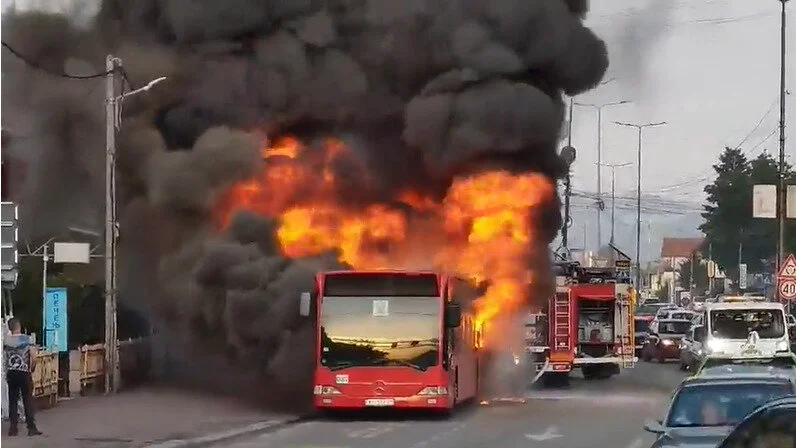 Zapalio se autobus u Nišu 1