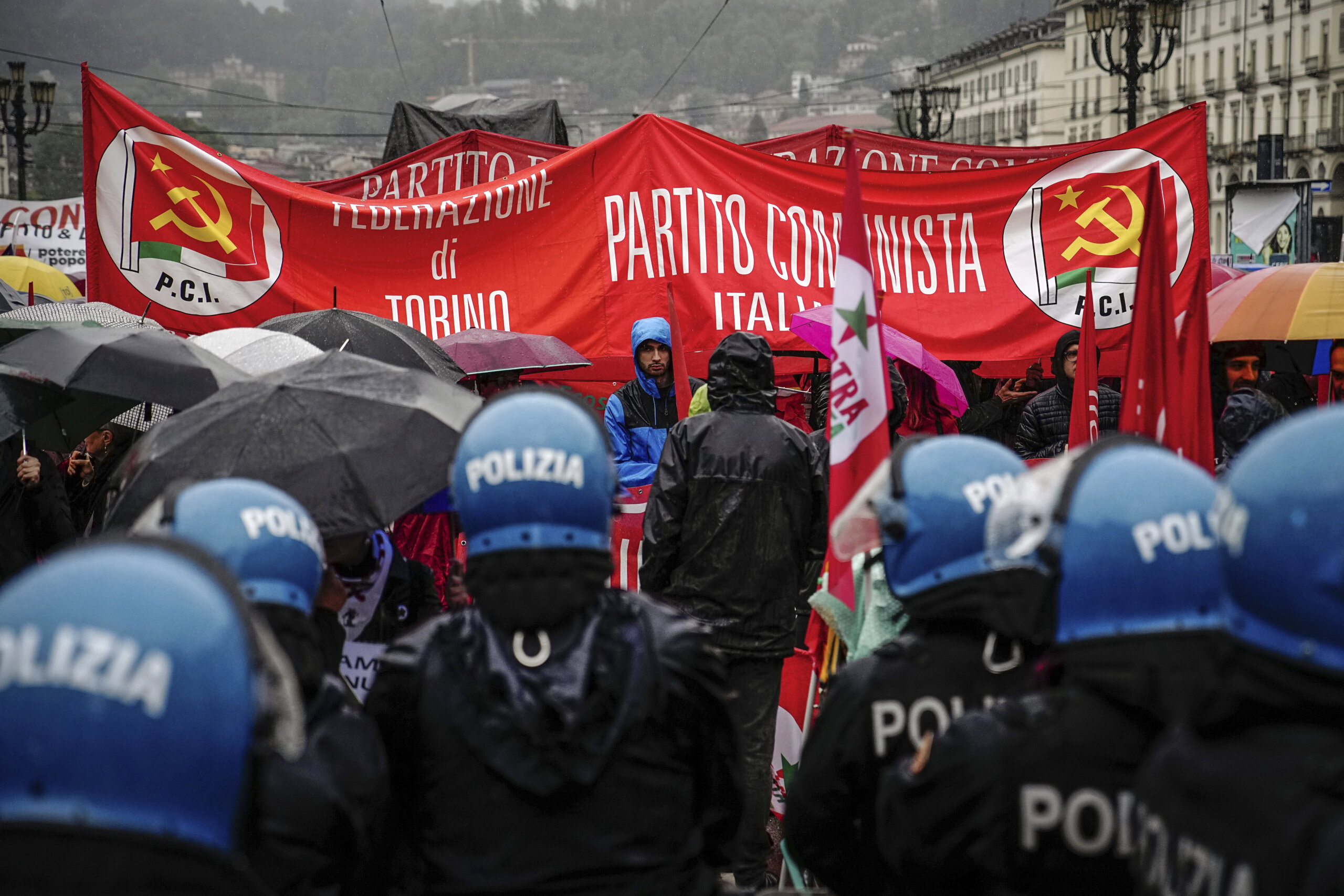 Marševi i demonstracije "moćnih sindikata", sukobi radnika i policije od Nemačke do Turske: Kako je u svetu obeležen Prvi maj (FOTO) 11