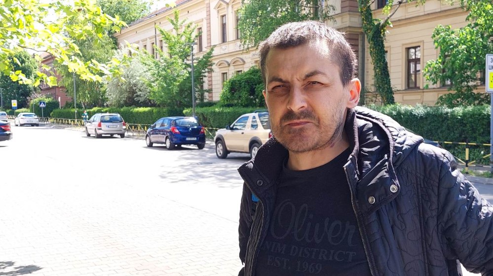 Roditelji su ga napustili kada je imao 17 dana: Izgubio je vid, ima dijabetes i na dijalizi je, a nema ni novca, ni kuću 1