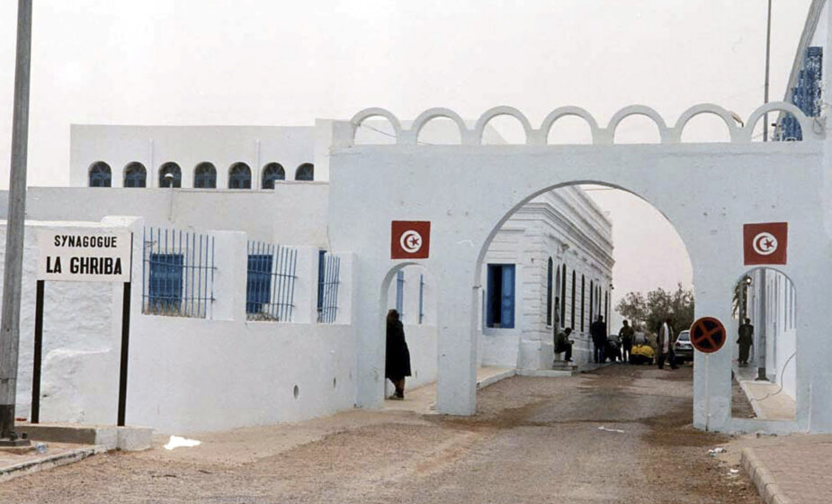 Broj ubijenih u napadu na sinagogu u Tunisu povećan na pet 1