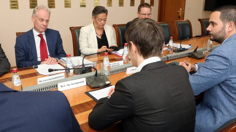 Ana Brnabić sa zvaničnikom EU o ekonomskom napretku i odnosima u regionu 1