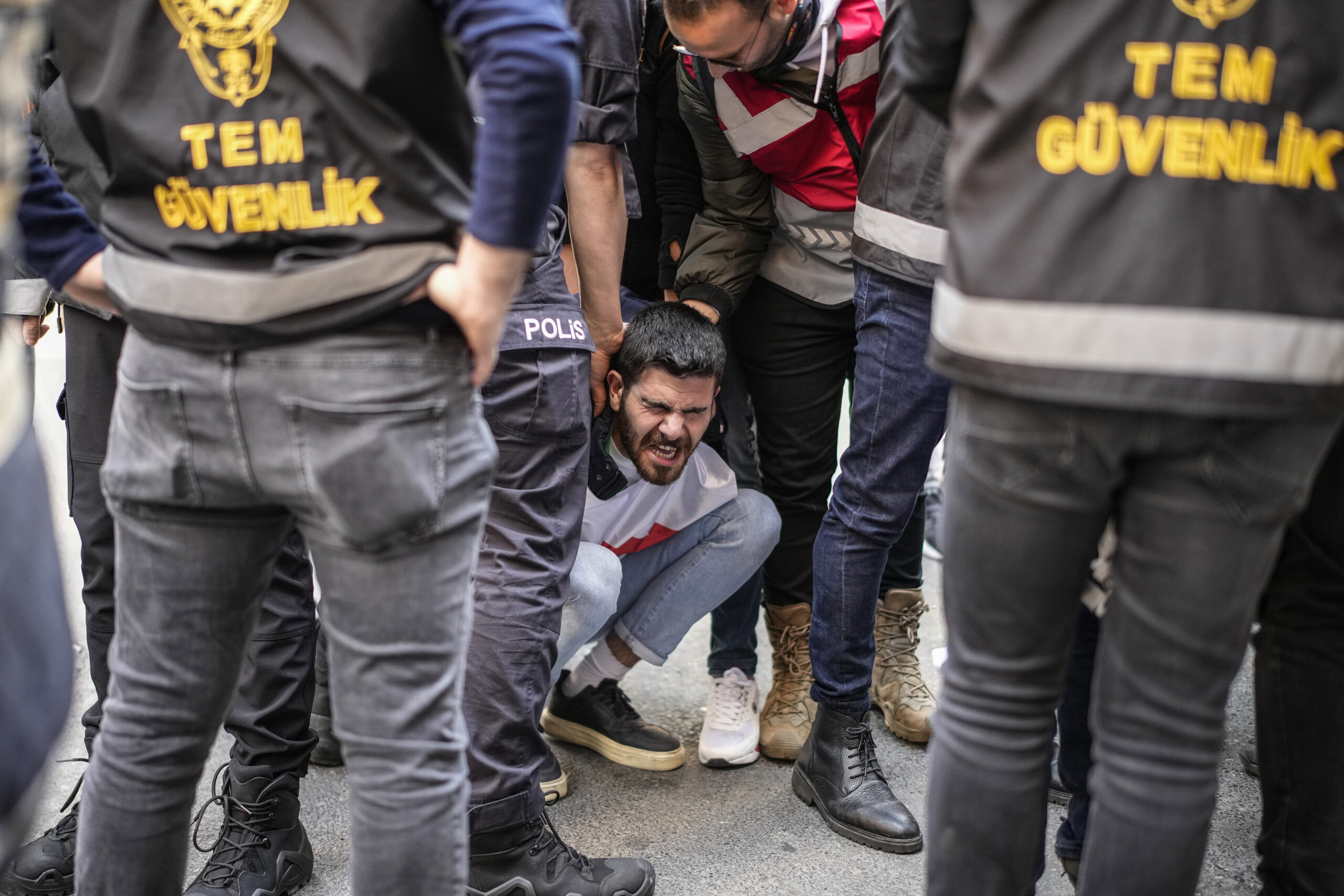 Marševi i demonstracije "moćnih sindikata", sukobi radnika i policije od Nemačke do Turske: Kako je u svetu obeležen Prvi maj (FOTO) 14
