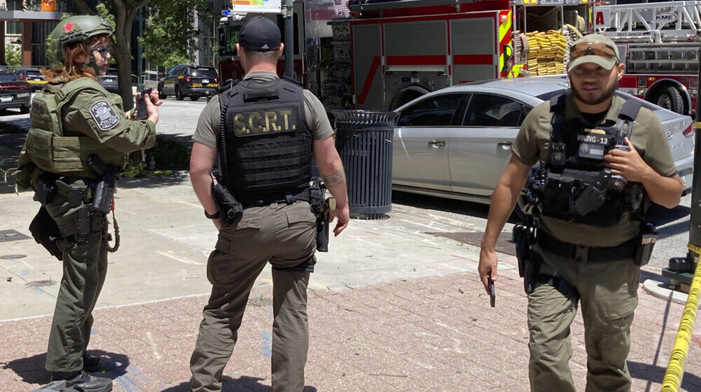 Jedan mrtav, troje ranjeno u oružanom napadu u zgradi u Atlanti u SAD 1