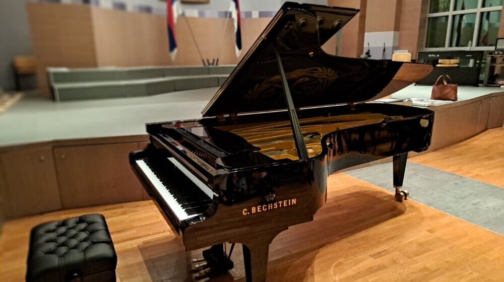 Grad Niš iz budžeta izdvojio 10 miliona dinara za kupovinu luksuznog crkvenog klavira: U SPC odbijaju da saopšte koliko on zaista košta 1