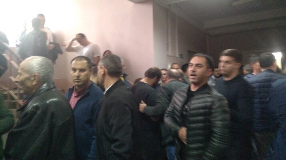 “Sve namešteno za interesnu grupu blisku vlasti": Opozicija nudi pravnu pomoć nezadovoljnim učesnicima licitacije za prodaju gradske imovine Niša 1