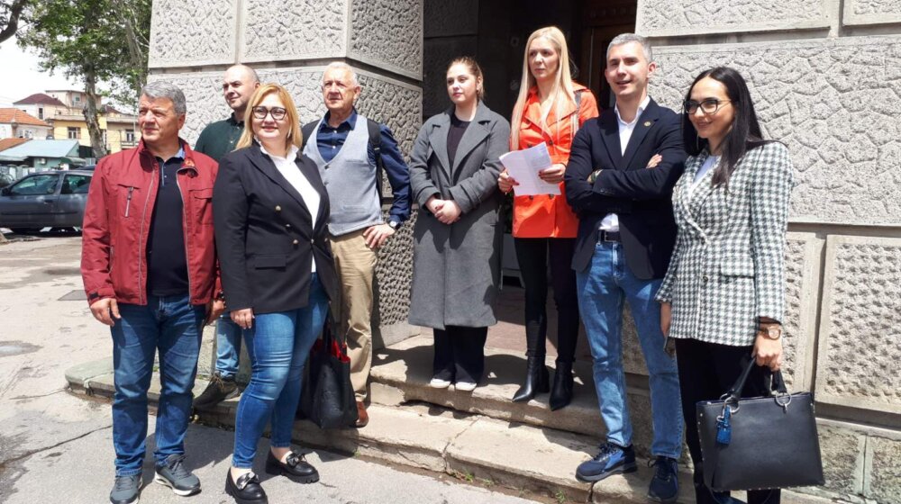 Niška opozicija traži reagovanje tužilaštva zbog “prinude” nad zaposlenima u javnom sektoru da prisustvuju mitingu SNS u Beogradu 1
