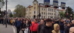 “Dosta nam je nenormalnosti koja je počela da odnosi živote”: Nekoliko hiljada građana Niša na protestu “Srbija protiv nasilja” 3