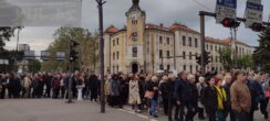 “Dosta nam je nenormalnosti koja je počela da odnosi živote”: Nekoliko hiljada građana Niša na protestu “Srbija protiv nasilja” 4