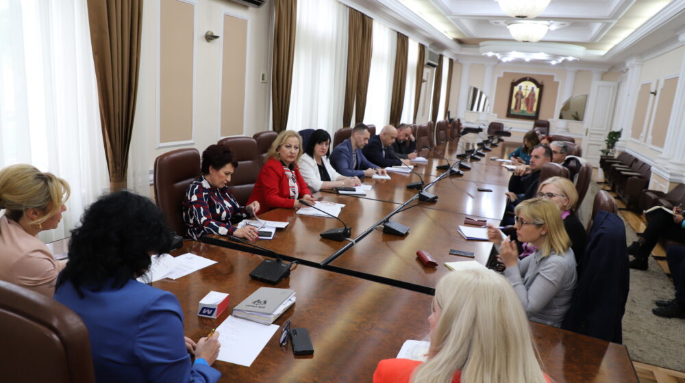 Niš: Savet za bezbednost i SOS telefoni za decu i građane 1