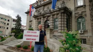 Iz Niša na miting u Beogradu navodno kreće najmanje pet hiljada pristalica SNS: Opozicija piše tužilaštvu, aktivisti pozivaju građane da isprate putnike 6