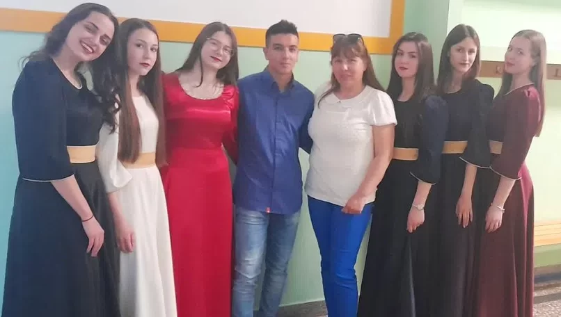 Tri nagrade talentovanim gimnazijalcima iz Vranja za solo pevanje 1