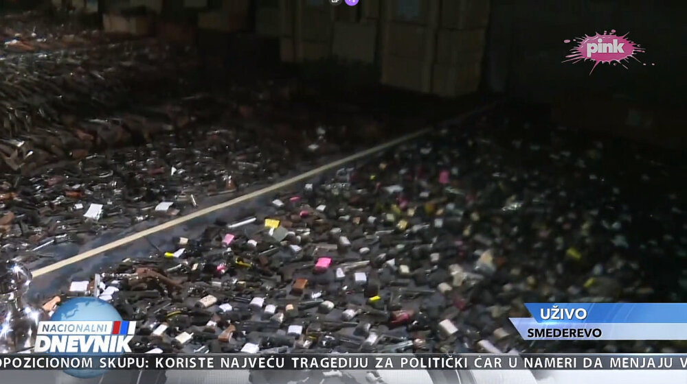 Vučić u obilasku predatog nelegalnog naoružanja: Do sada prikupljeno 13.500 komada oružja i eksplozivnih sredstava 1