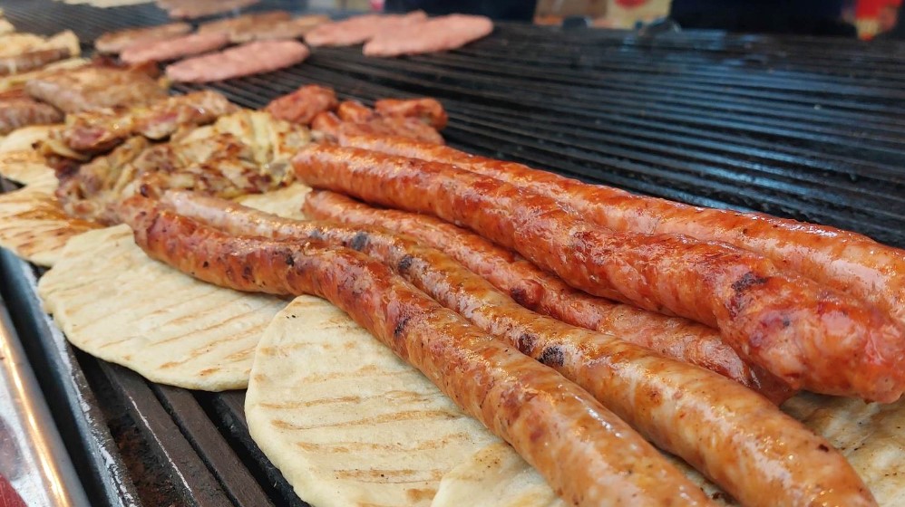Tradicionalni vašar u Zaječaru pokvarili blato i kiša: Pljeskavice 300, jagnjetina 3.000, a mekica 100 dinara 8 Tradicionalni vašar u Zaječaru pokvarili blato i kiša: Pljeskavice 300, jagnjetina 3.000, a mekica 100 dinara 8