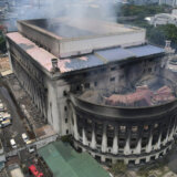 Ogroman požar u Manili uništio istorijsko zdanje centralne pošte 10