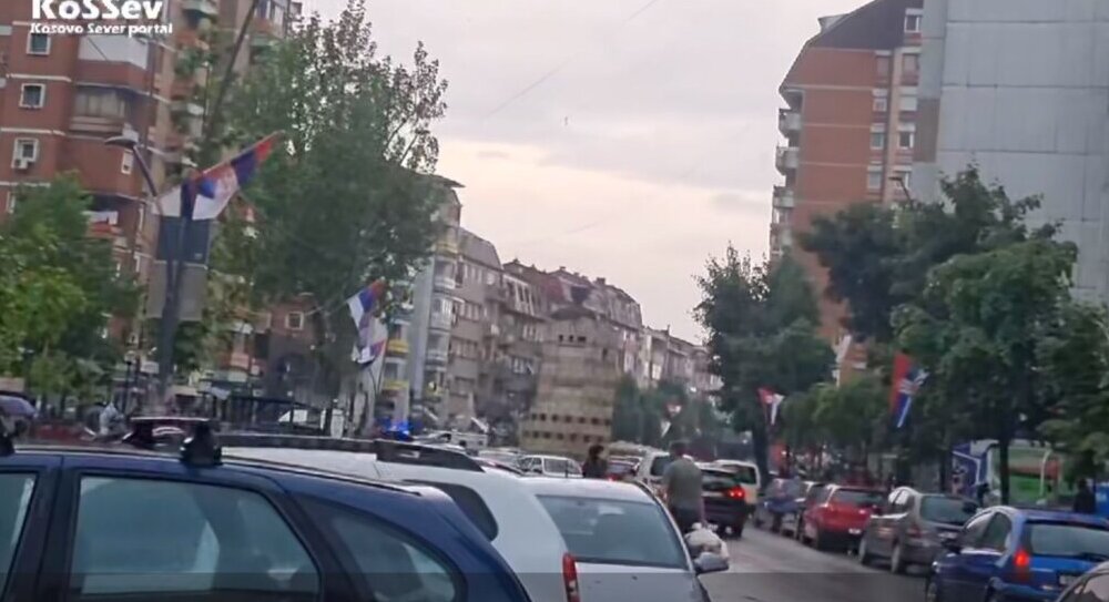 Reporter Kosseva javlja da je situacija na Severu Kosova mirna, na TV Pink tvrde da je dramatična 1