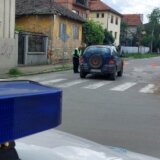 Saobraćajna nezgoda u Zaječaru: Automobil udario bickl na kome su bili dečak i devojčica 6