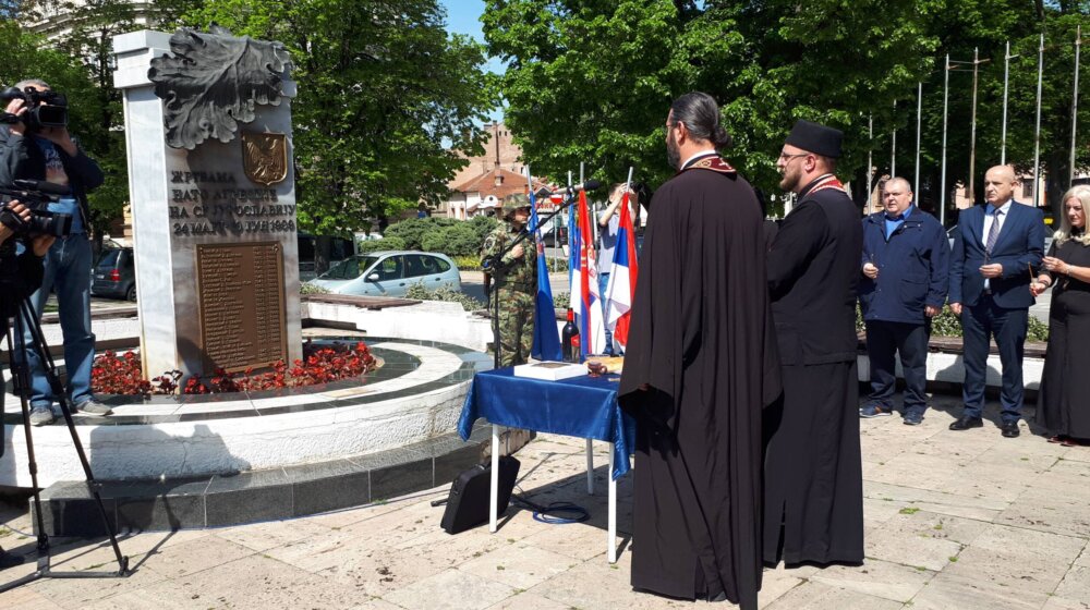 Parastosom u Nišu obeležen Dan sećanja na civile stradale od kasetnih bombi u NATO bombardovanju 8
