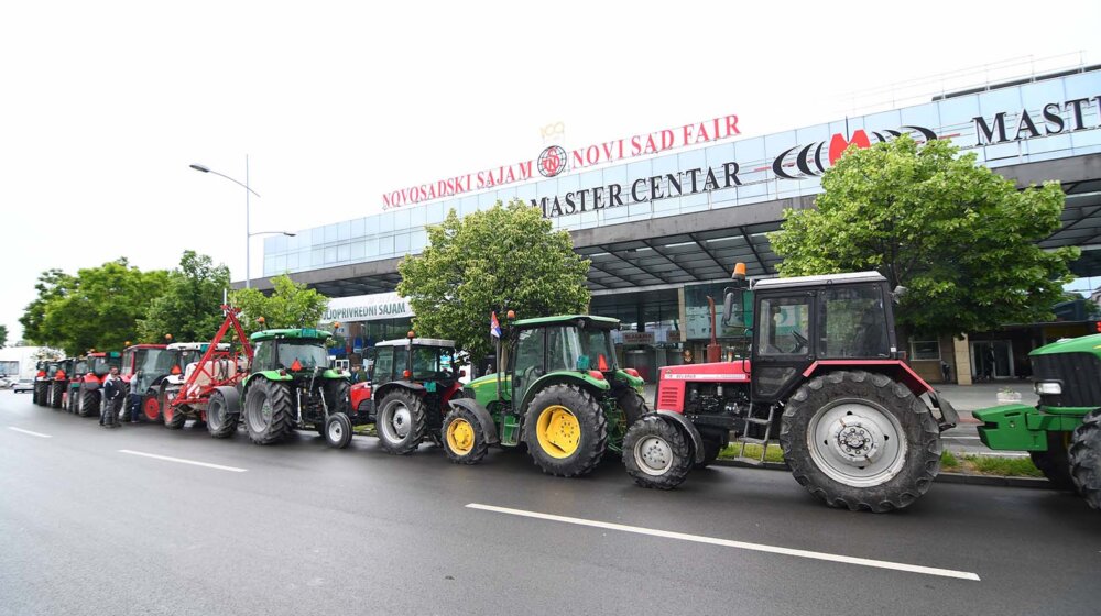 "Nemamo nameru da se vraćamo kući": Poljoprivrednik kog su sinoć u Đurđevu tražili "nepoznati momci" 1