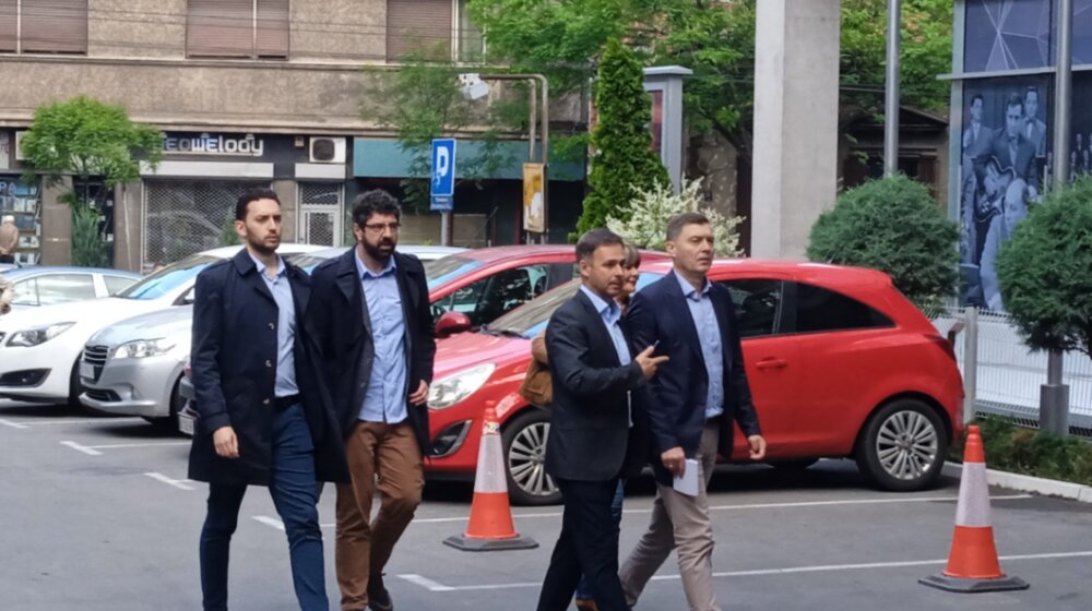 Predstavnici opozicije po izlasku iz zgrade RTS-a: Mora da se razgovara danas 1