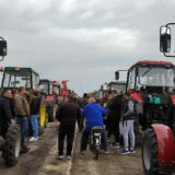 UŽIVO Protest poljoprivrednika: Sutra nastavak blokade puteva dok se ne ispune zahtevi (FOTO, VIDEO) 11