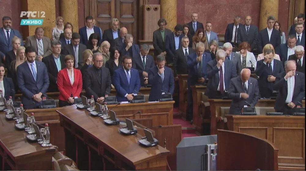 Počela plenarna sednica Skupštine Srbije, sazvana na zahtev opozicije 1