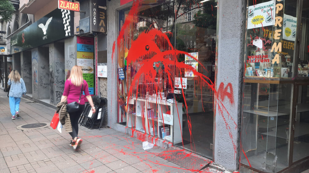 Napad na Prajd info centar: Isečeni kablovi sigurnosnih kamera 1