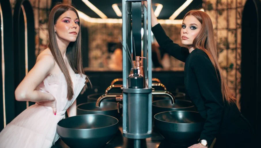 U Teatru Vuk premijera predstave "Preteruješ": Komedija o promašenim ljubavnim vezama 1