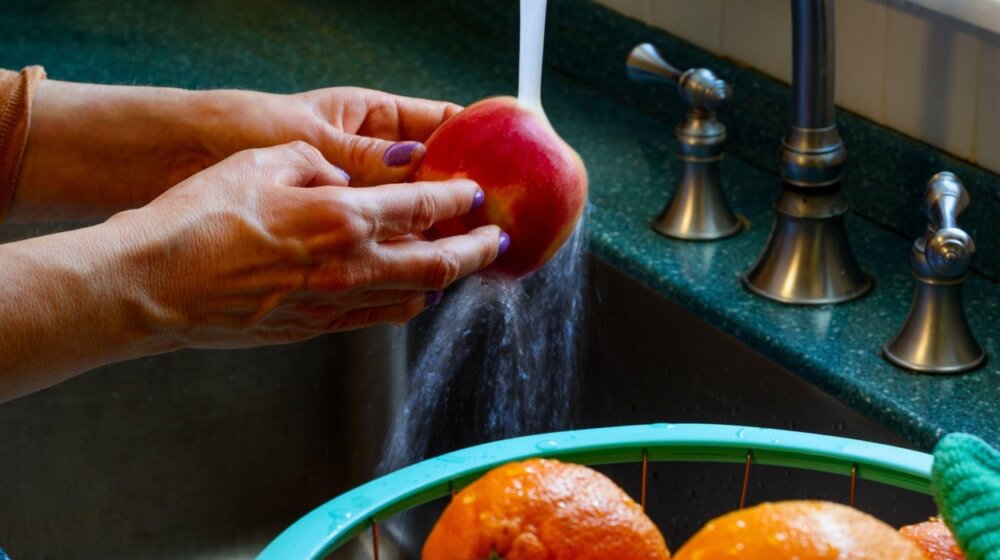 Voće koje svi jedemo ima najviše pesticida, a ovo je najsigurniji način da ih odstranite 1
