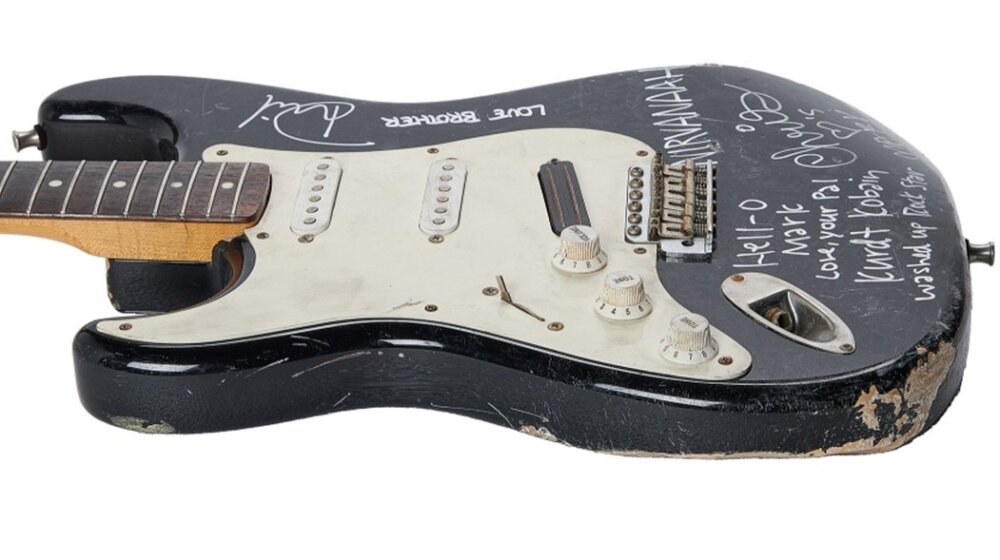 Gitara koju je Kurt Kobejn razbio prodata za skoro 600 hiljada dolara 1