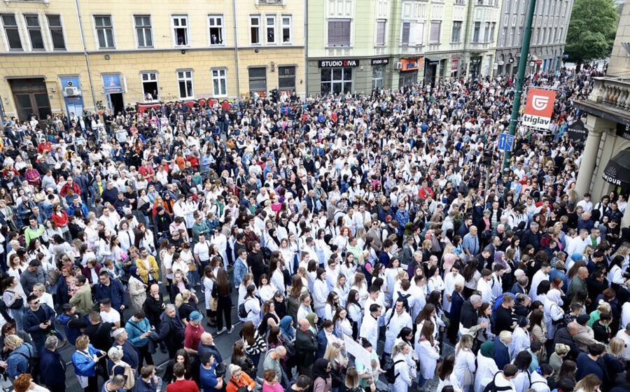 Protesti u Sarajevu zbog saobraćajne nesreće u kojoj je stradala mlada doktorka 1