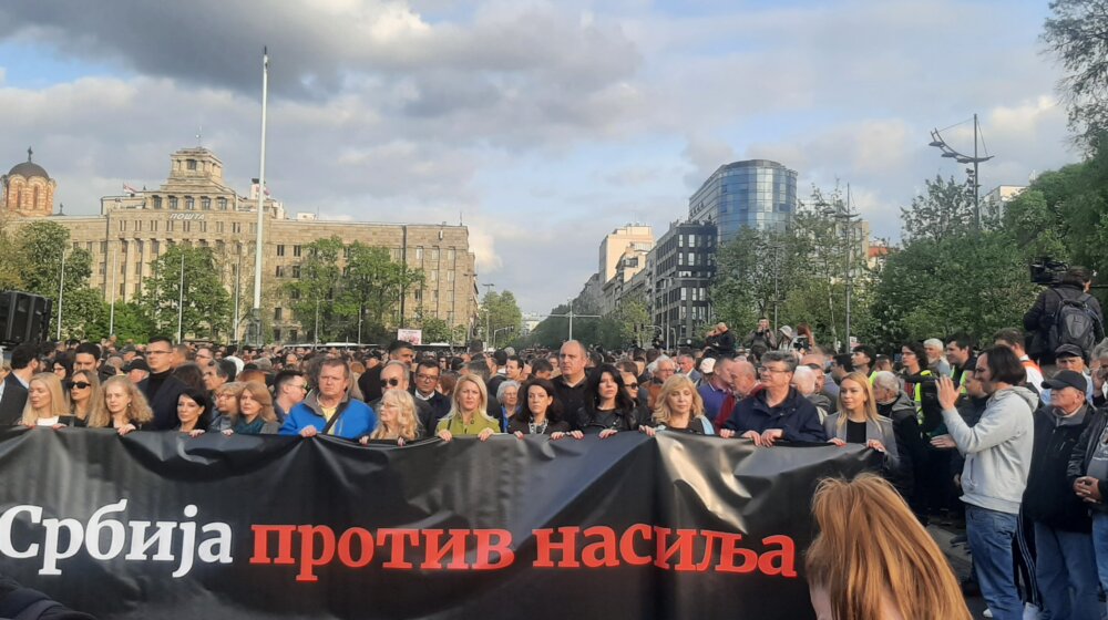 Završen protest "Srbija protiv nasilja": U Beogradu više od 50.000 ljudi, opozicija dala rok do 12. maja 1