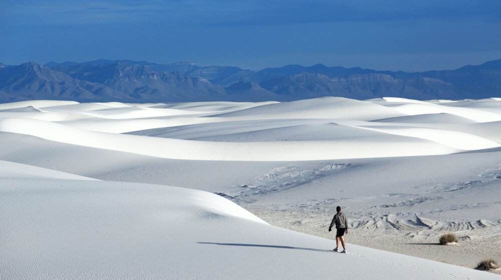 Nestvarni prizori: Ovako izgleda najveća pustinja sa belim peskom na svetu 1