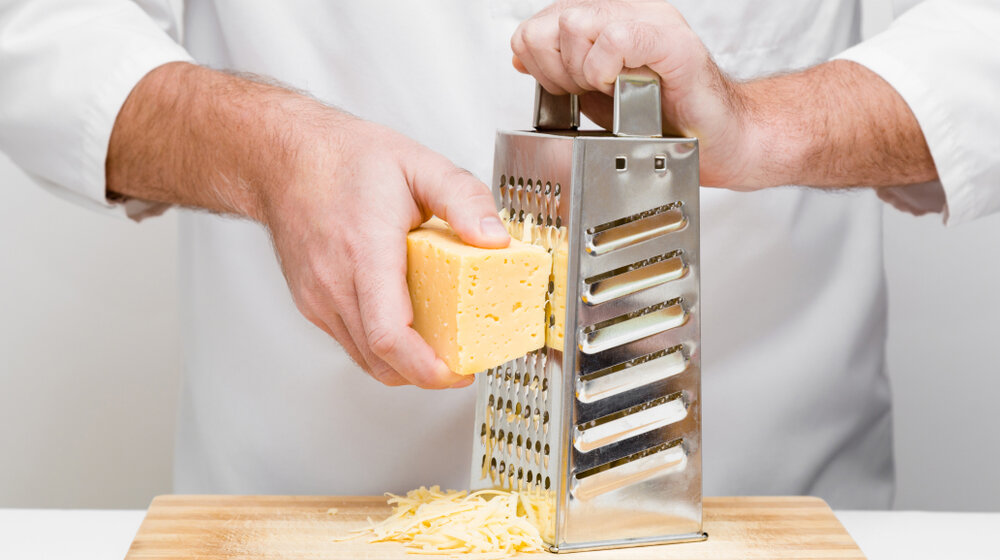 Većina ljudi koristi rende pogrešno: Ako ga okrenete na ovu stranu, lakše se pere i ima manje nereda 1