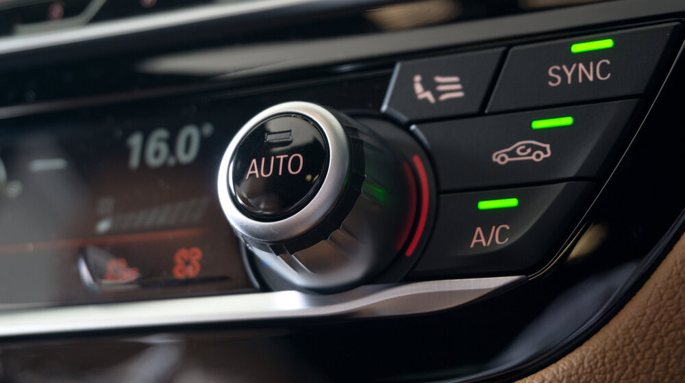 Dugme na kontrolnoj tabli koje retko koji vozač zna da koristi, a štedi gorivo i pospešuje rad klima uređaja 1