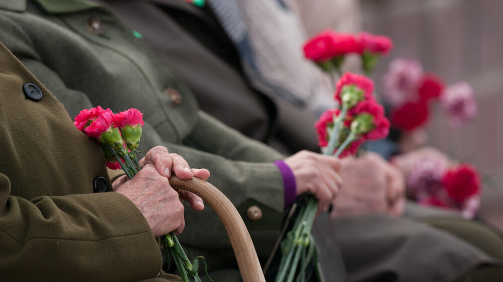 Ambasadora Rusije u Varšavi demonstranti sprečili da oda poštu palim sovjetskim vojnicima 1