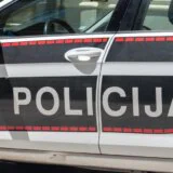 Tragedija u Tuzli: Muž sekirom ubio ženu, pa zvao ćerku da joj kaže šta joj uradio 13
