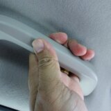 Pogrešno koristite kvaku iznad vrata u autu: Ima dodatnu funkciju koju još uvek niste otkrili 4