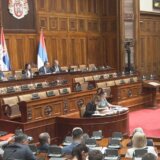 Skupština nastavila rad, Zeleno levi klub nudi pomoć onima koji su ucenjeni da dođu na miting SNS 8