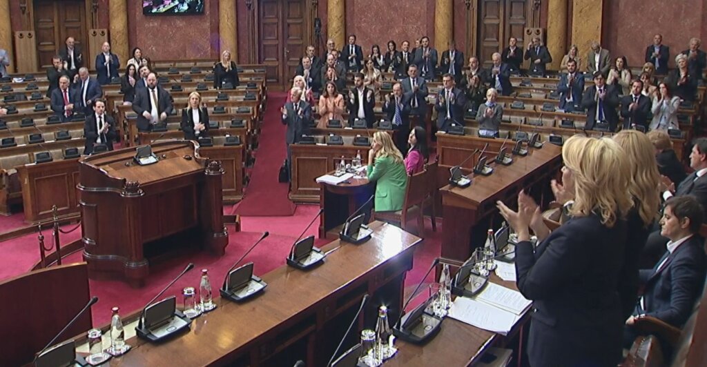 Aleksić optužo premijerku Brnabić za beščašće, a ona ga nazvala lokalnim secikesom (VIDEO) 2 Aleksić optužo premijerku Brnabić za beščašće, a ona ga nazvala lokalnim secikesom (VIDEO) 2