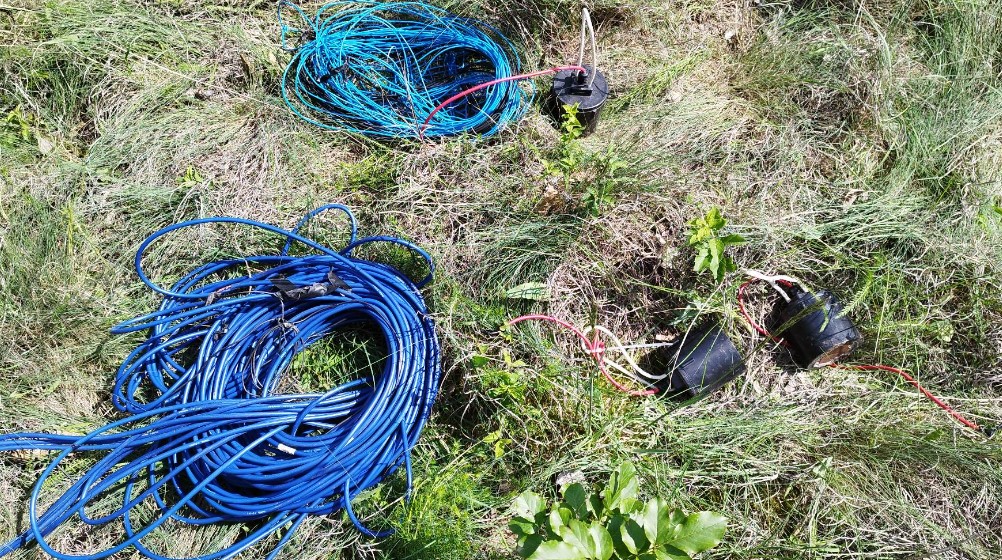 Da li će se u park šumi Kraljevica u Zaječaru otvoriti novi rudnik? Građani zatekli sonde i žice 3 Da li će se u park šumi Kraljevica u Zaječaru otvoriti novi rudnik? Građani zatekli sonde i žice 3