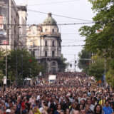 Kako su provladini tabloidi izveštavali o protestu "Srbija protiv nasilja": Montirane fotografije i otvorene laži 11