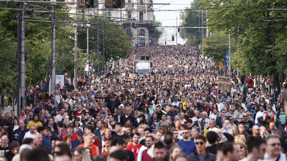 Bne Intelnjuz: Raspoloženje ljudi na poslednjem masovnom protestu u Beogradu postalo ratoborno 1