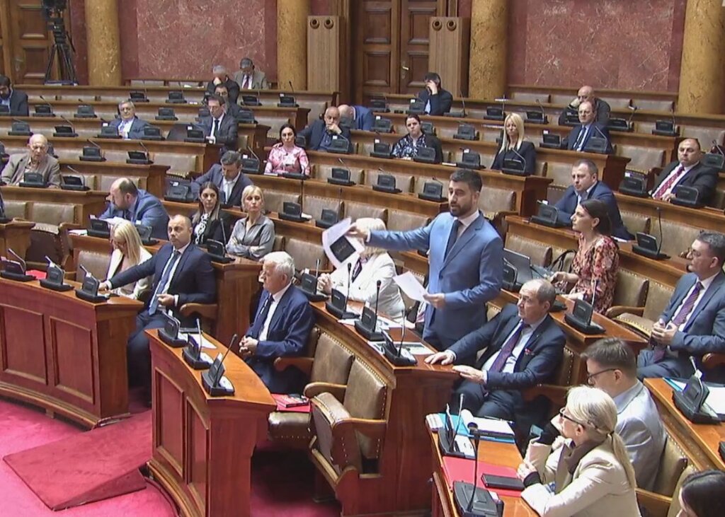 Burno u Skupštini: Milivojević govorio o tuči naprednjaka, Tepić o sekretaru Vlade, a Todorović o Rihi i Biljani Stojković 3